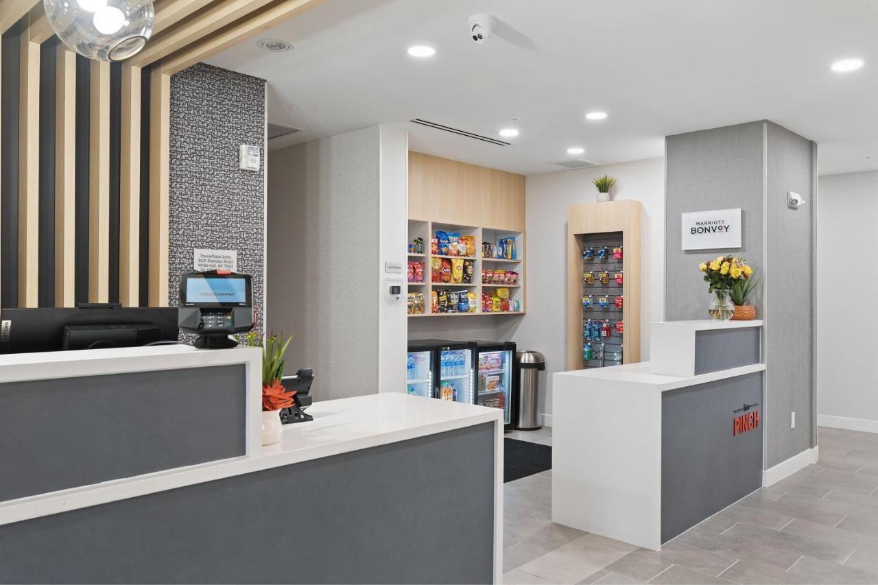 Towneplace Suites By Marriott White Hall Buitenkant foto